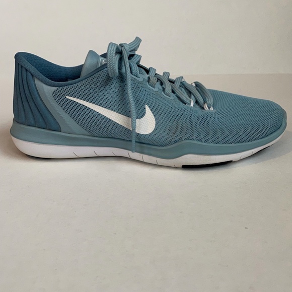 Nike Shoes - Nike Flywire sneakers